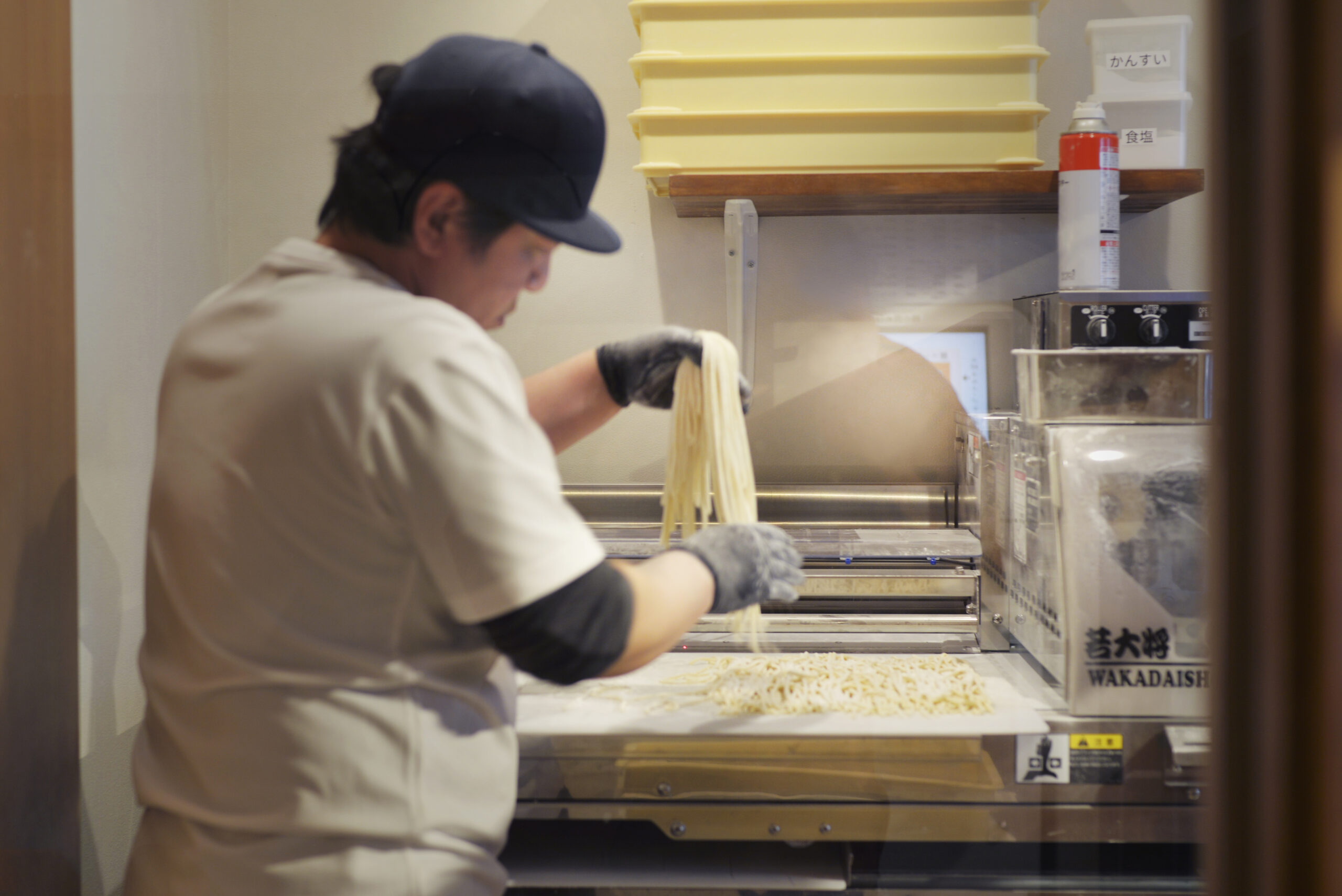 店主こだわりの自家製多加水麺